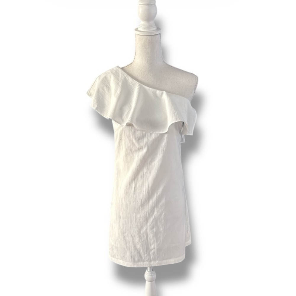 Aakaa White One-Shoulder Ruffle Blouse